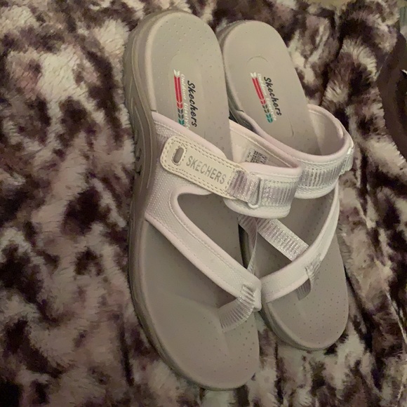 Sketcher sandals. Size 9. - Picture 4 of 4